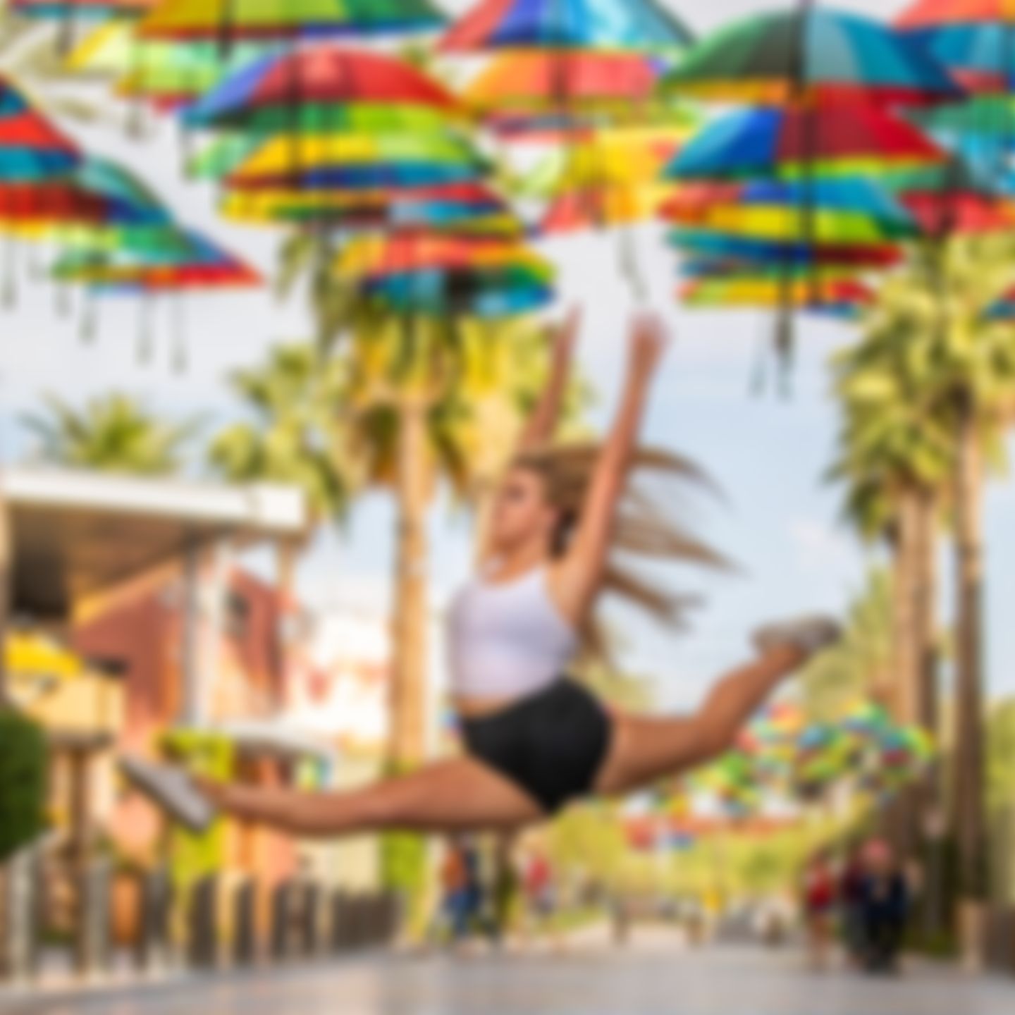 Image post by @ariannagrainey on Instagram