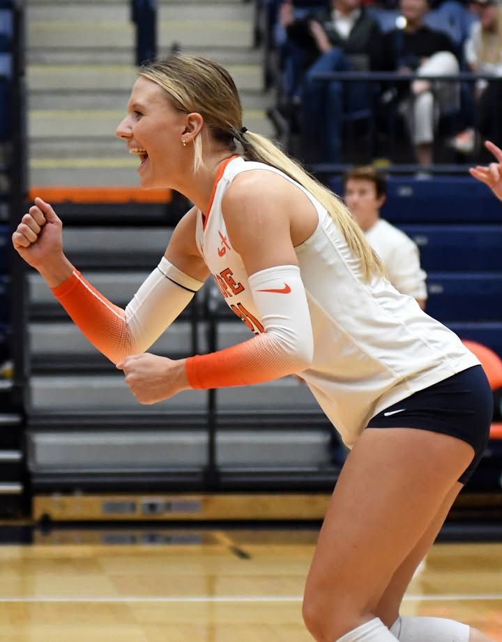 Image post by @hopecollegevolleyball on Facebook