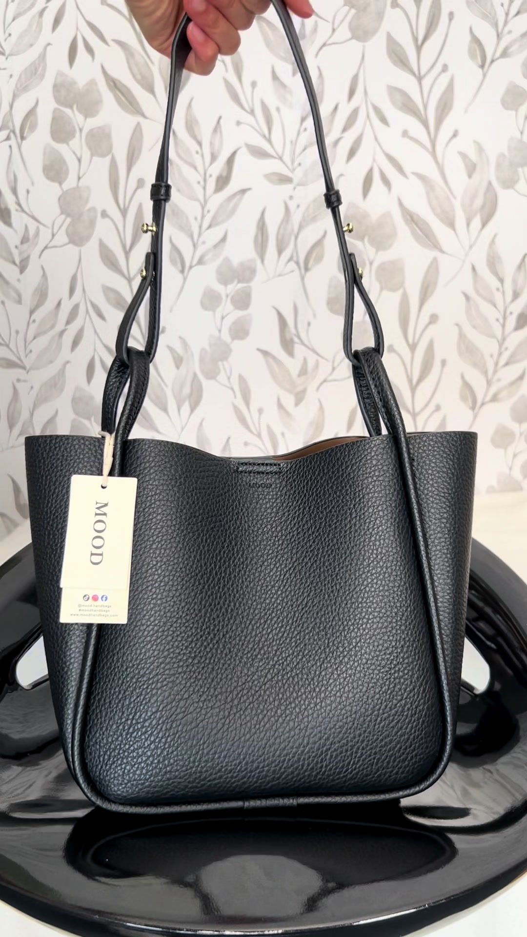 Video post by @mood.handbags on TikTok