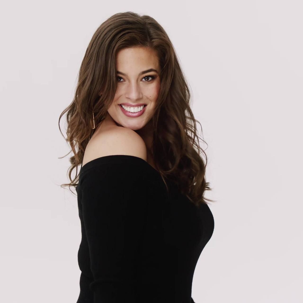 Video post by @theashleygraham on Facebook