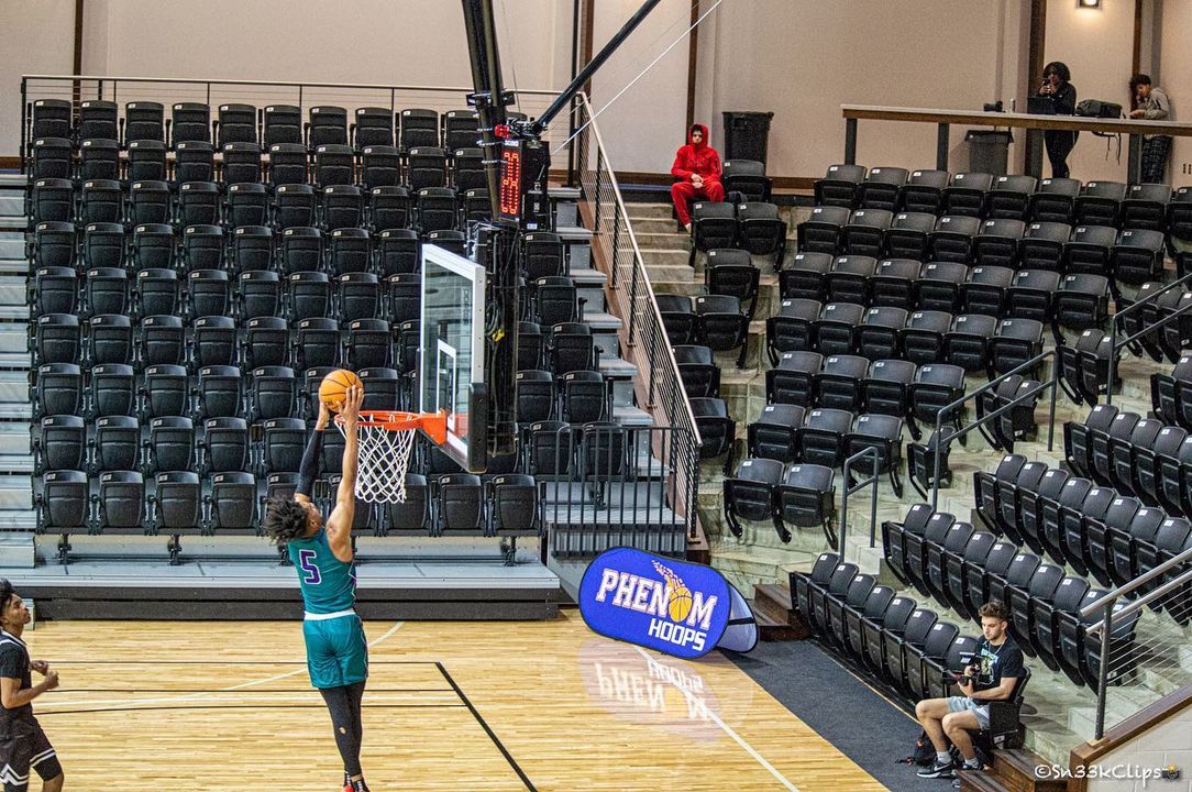 Image post by @sn33kclips on Facebook