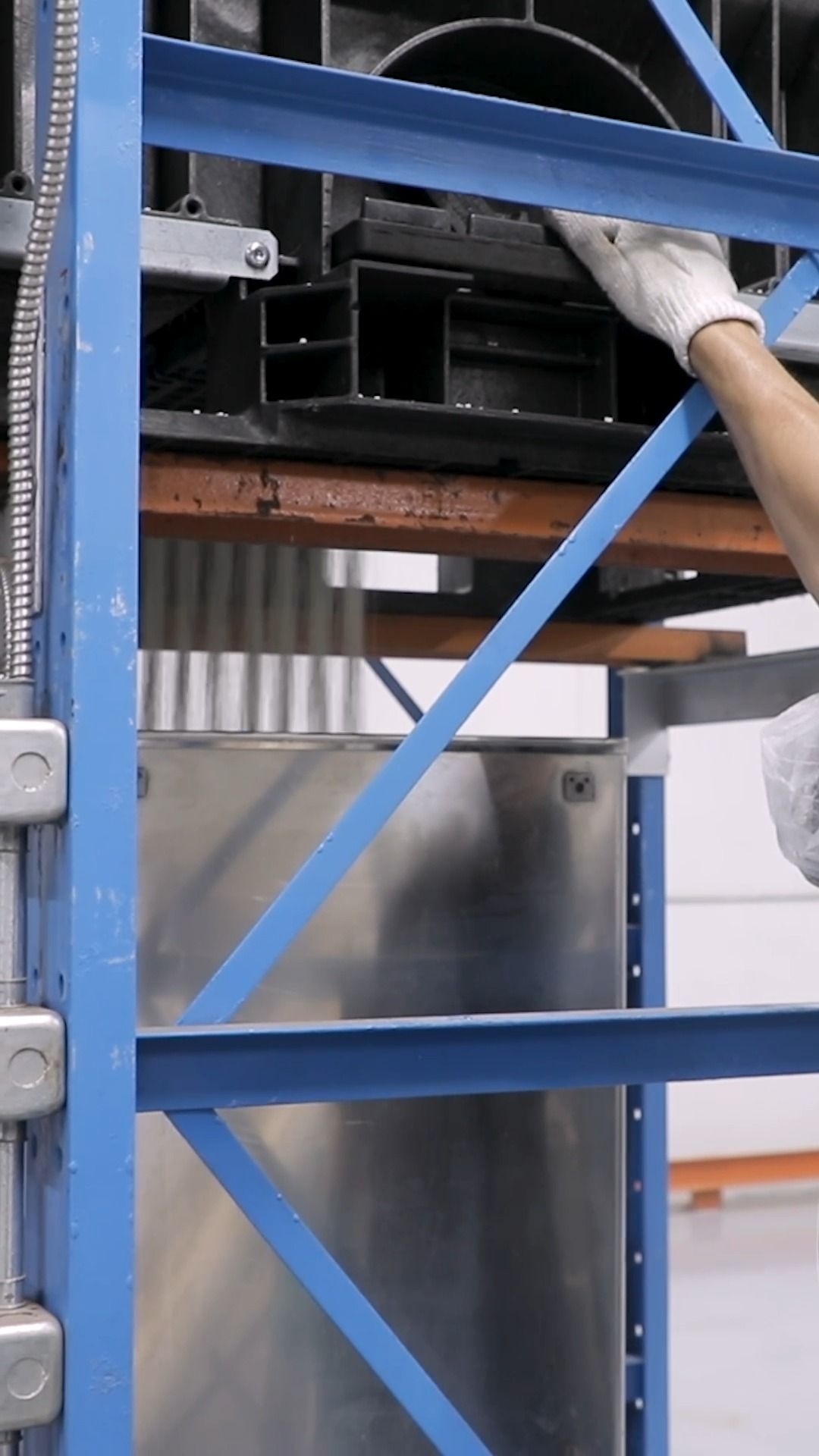 Video post by @techinsider on Facebook