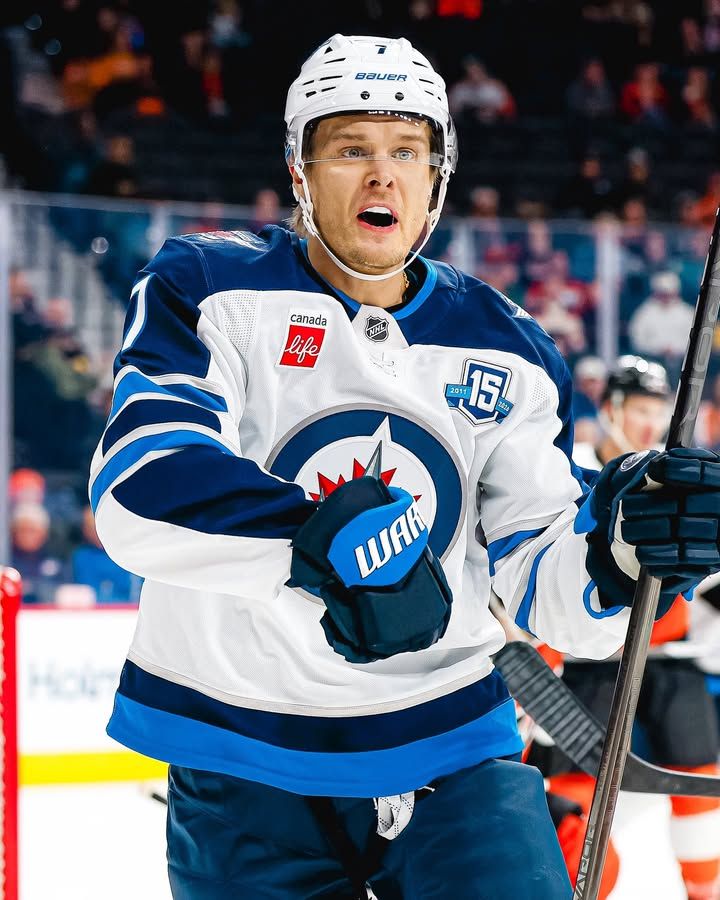 Image post by @nhljets on Facebook