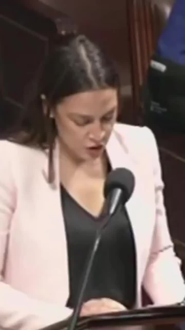 Video post by @talkingredandblue on TikTok