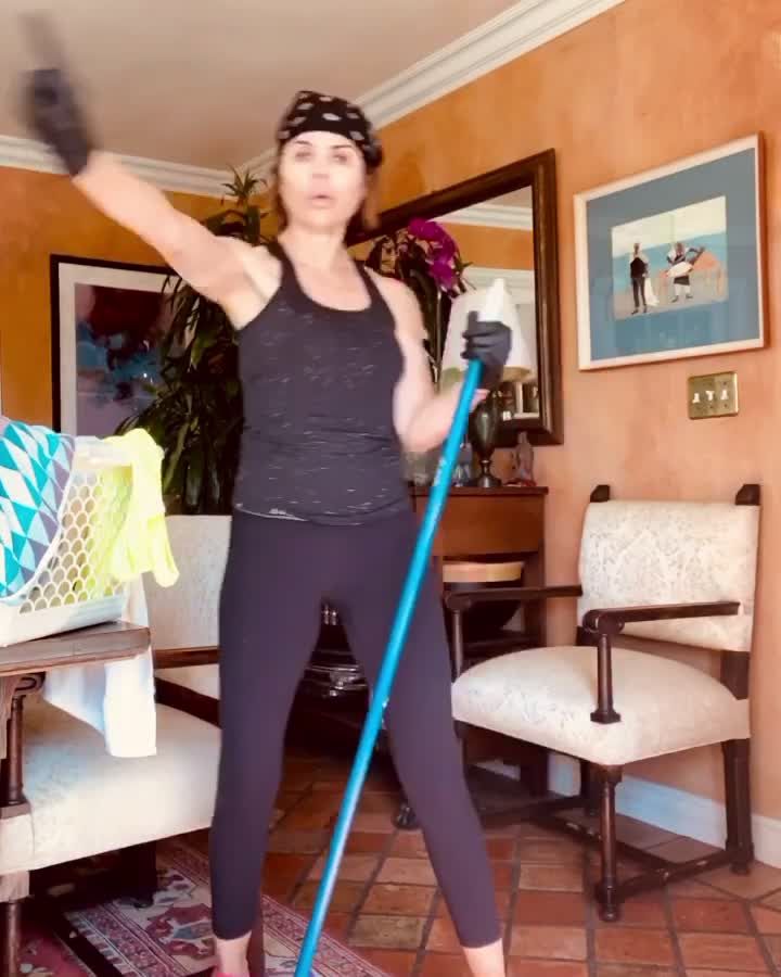 Video post by @lisarinnaofficial on TikTok