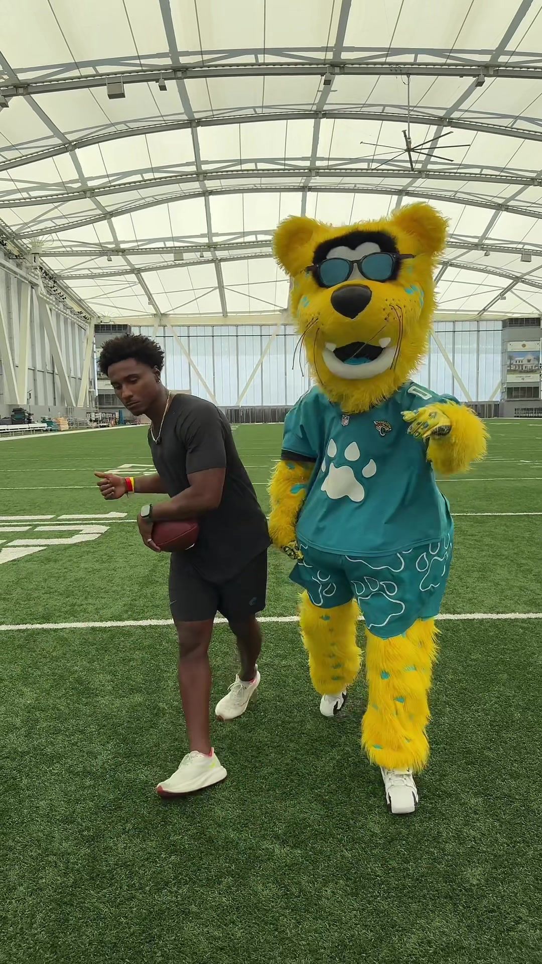Video post by @jaxsondeville on TikTok