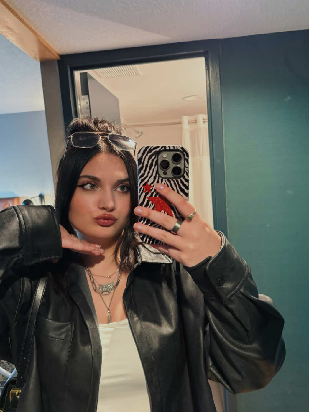 Video post by @hollymillenium on TikTok