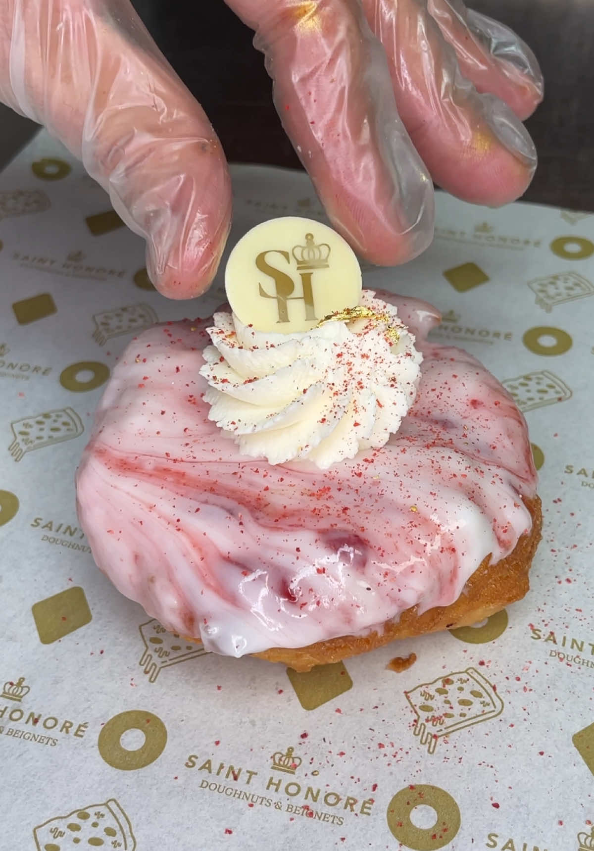 Video post by @ilovesainthonore on TikTok