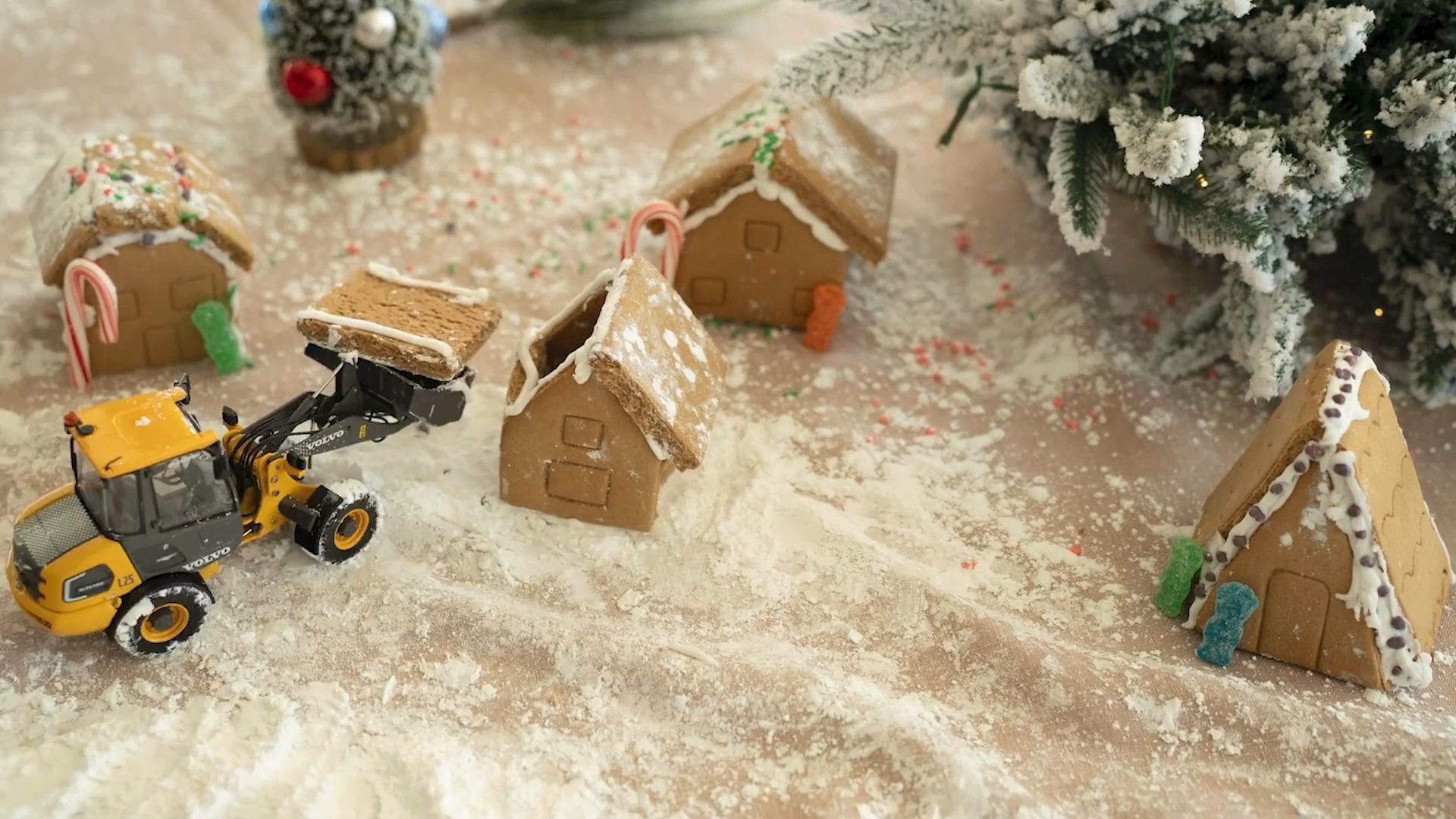 Video post by @volvocena on Facebook