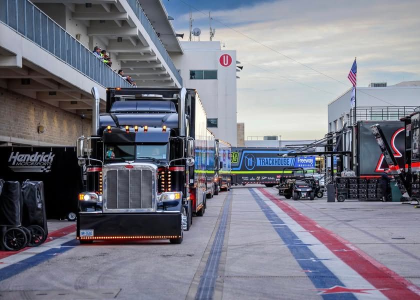 Image post by @nascaratcota on Facebook