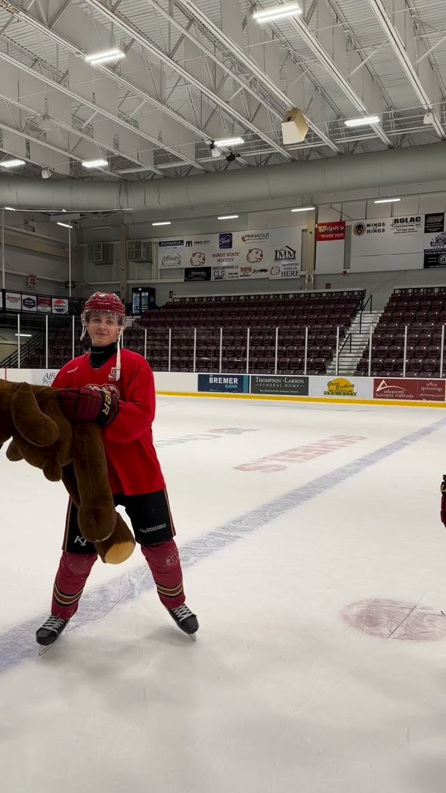 Video post by @TaurosHockey on Facebook