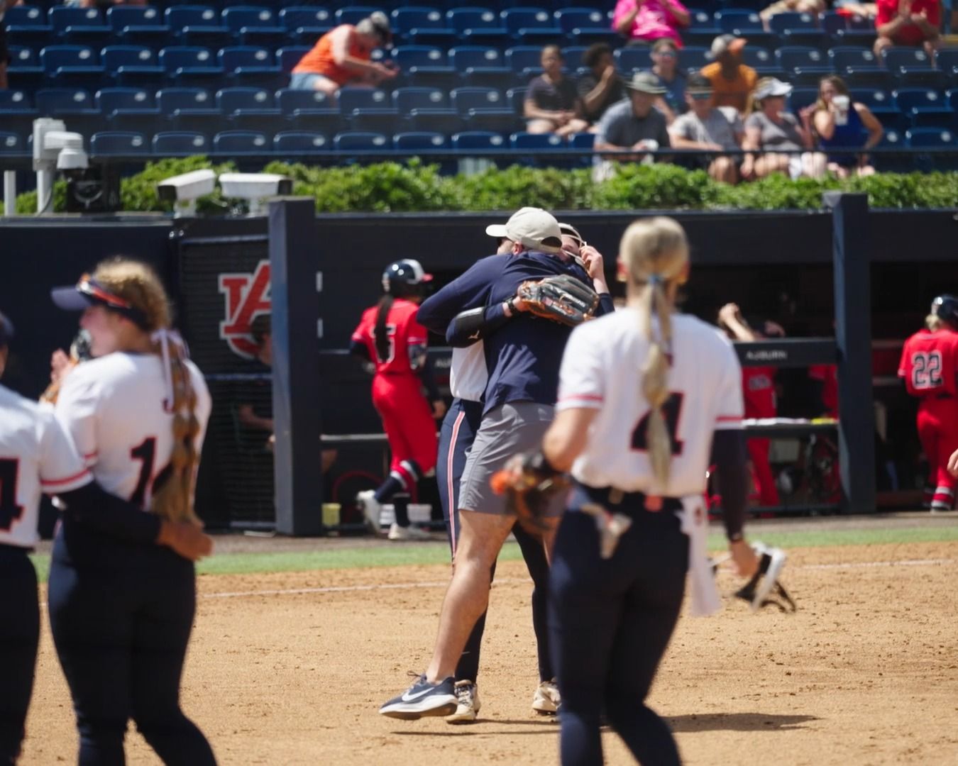 Video post by @AuburnSoftball on Facebook