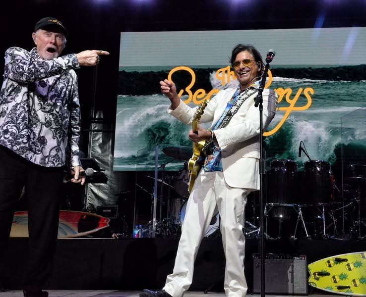 Image post by @JonesBeachTheaterShows on Facebook