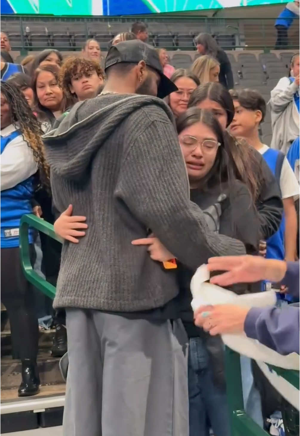 Video post by @kyriecenterig on TikTok