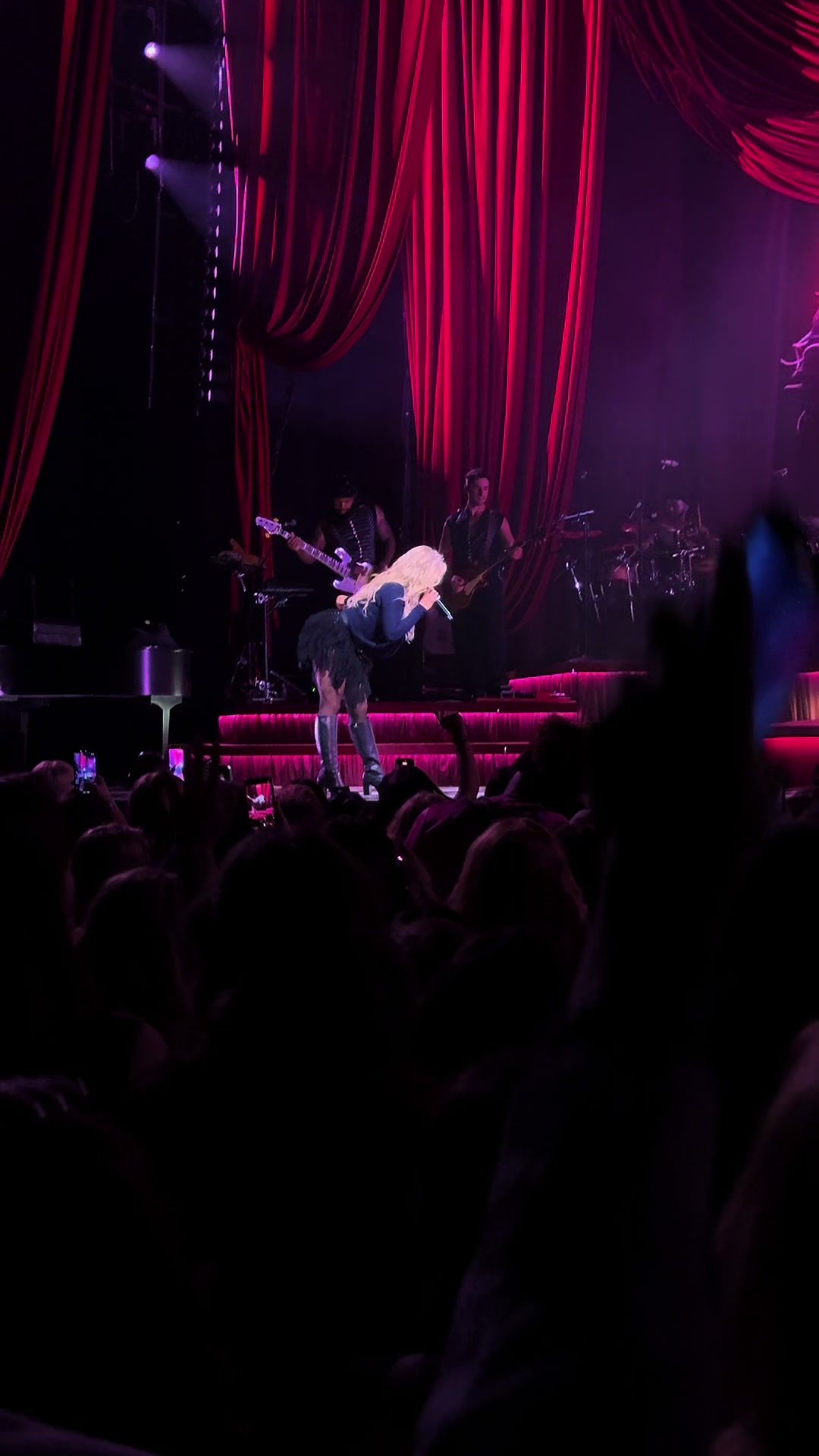 Video post by @moda_center on TikTok