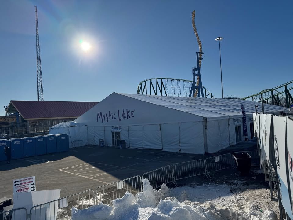 Image post by @hockeydayminnesota on Facebook