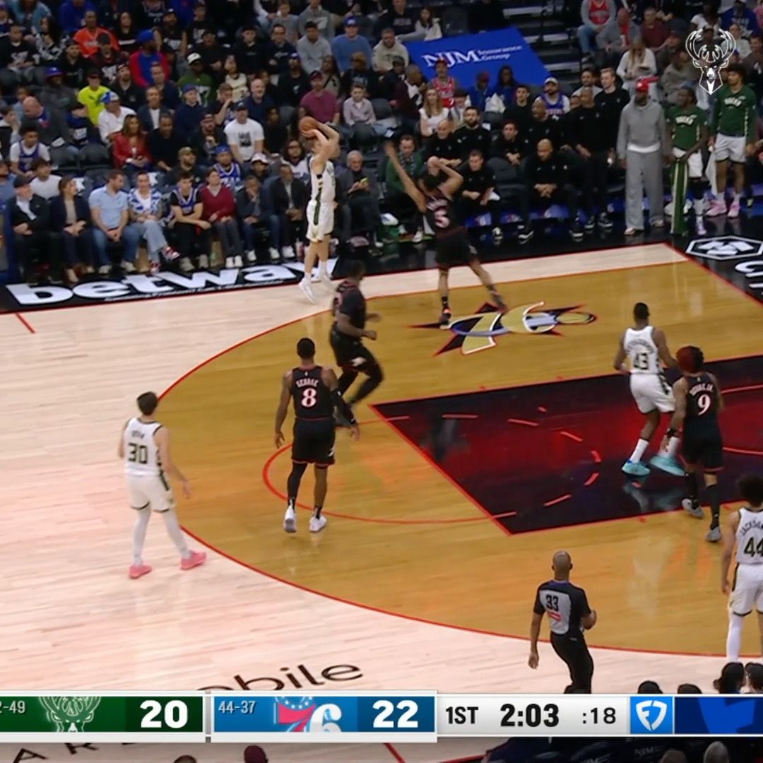 Video post by @milwaukeebucks on Facebook