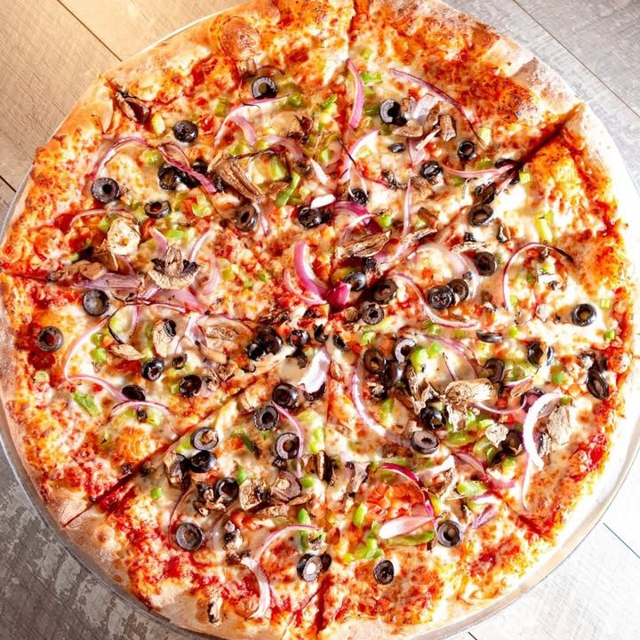 Image post by @parryspizzamckinney on Facebook