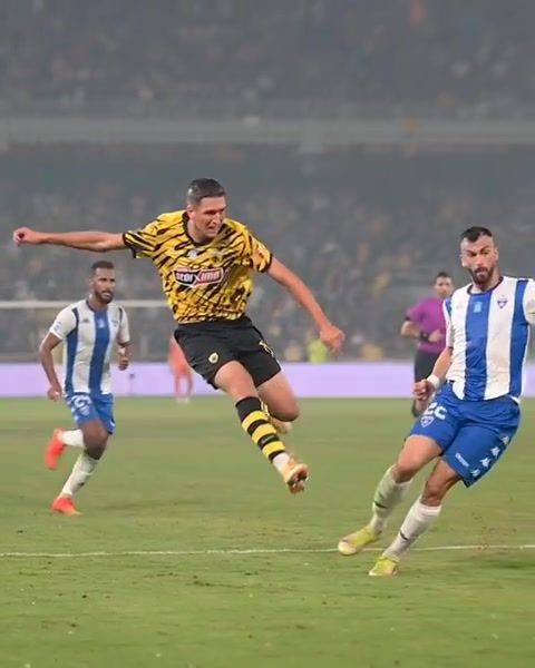 Image post by @StefanosKyriazisPhotography on Facebook