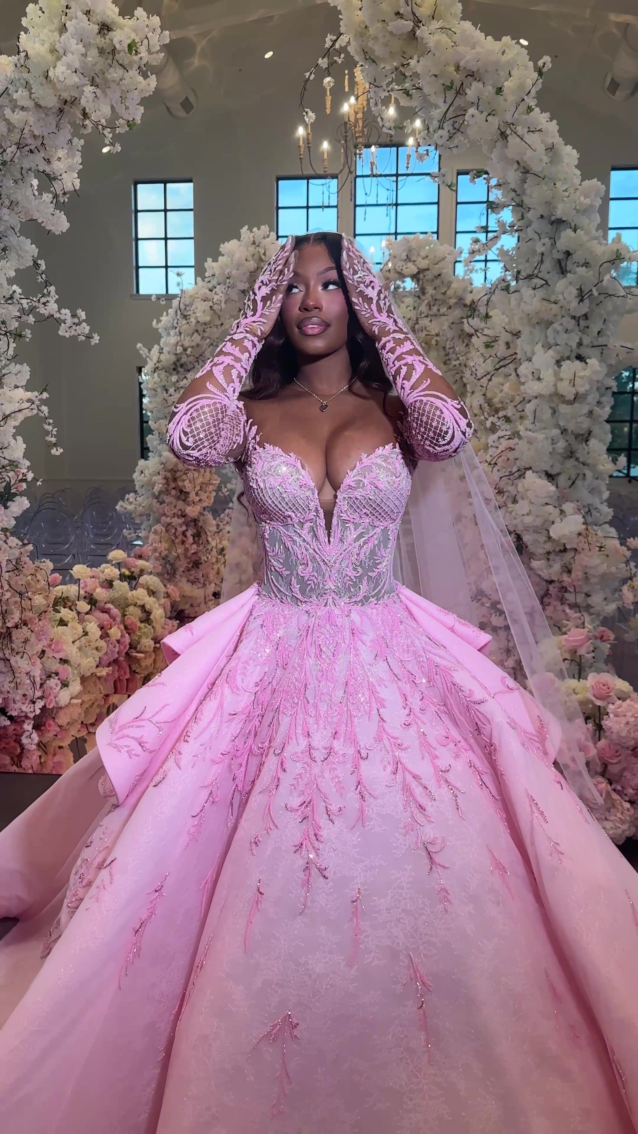 Video post by @themonaleo on TikTok