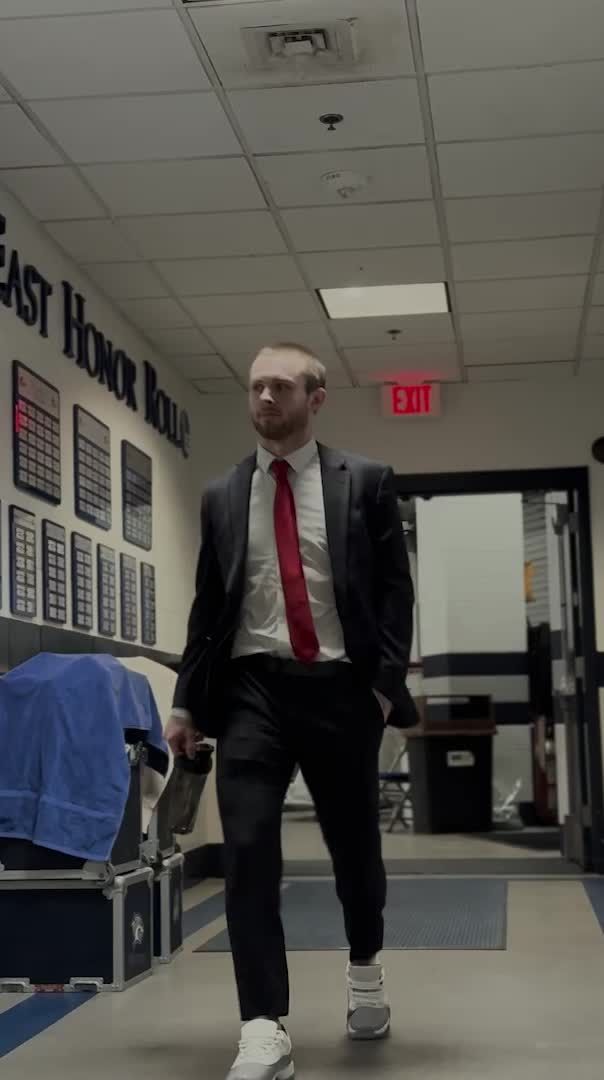 Video post by @unh_mhockey on TikTok