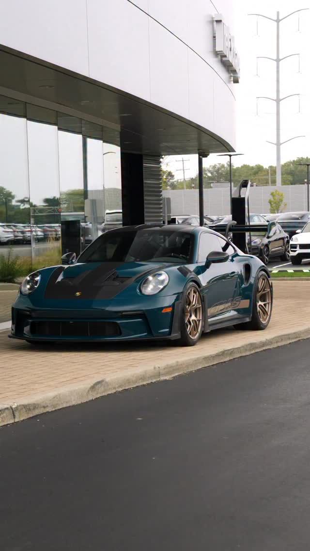 Video post by @PorscheExchange on Facebook