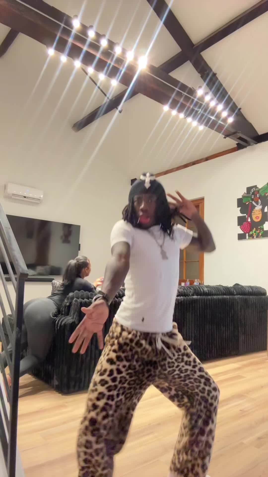 Video post by @2raree on TikTok