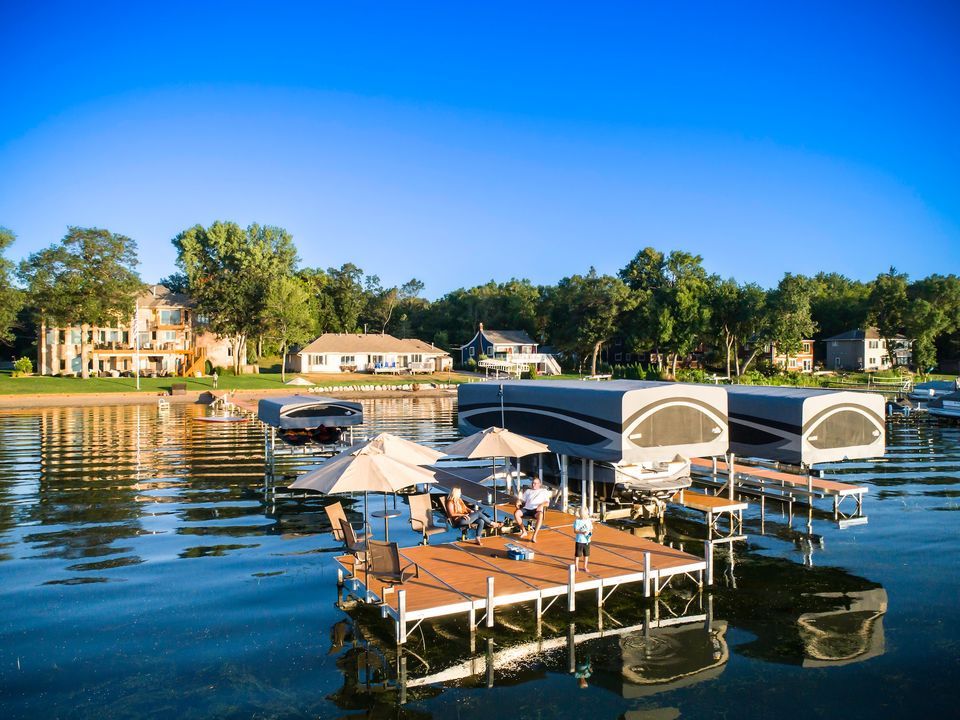 Image post by @lakecountrybarge on Facebook