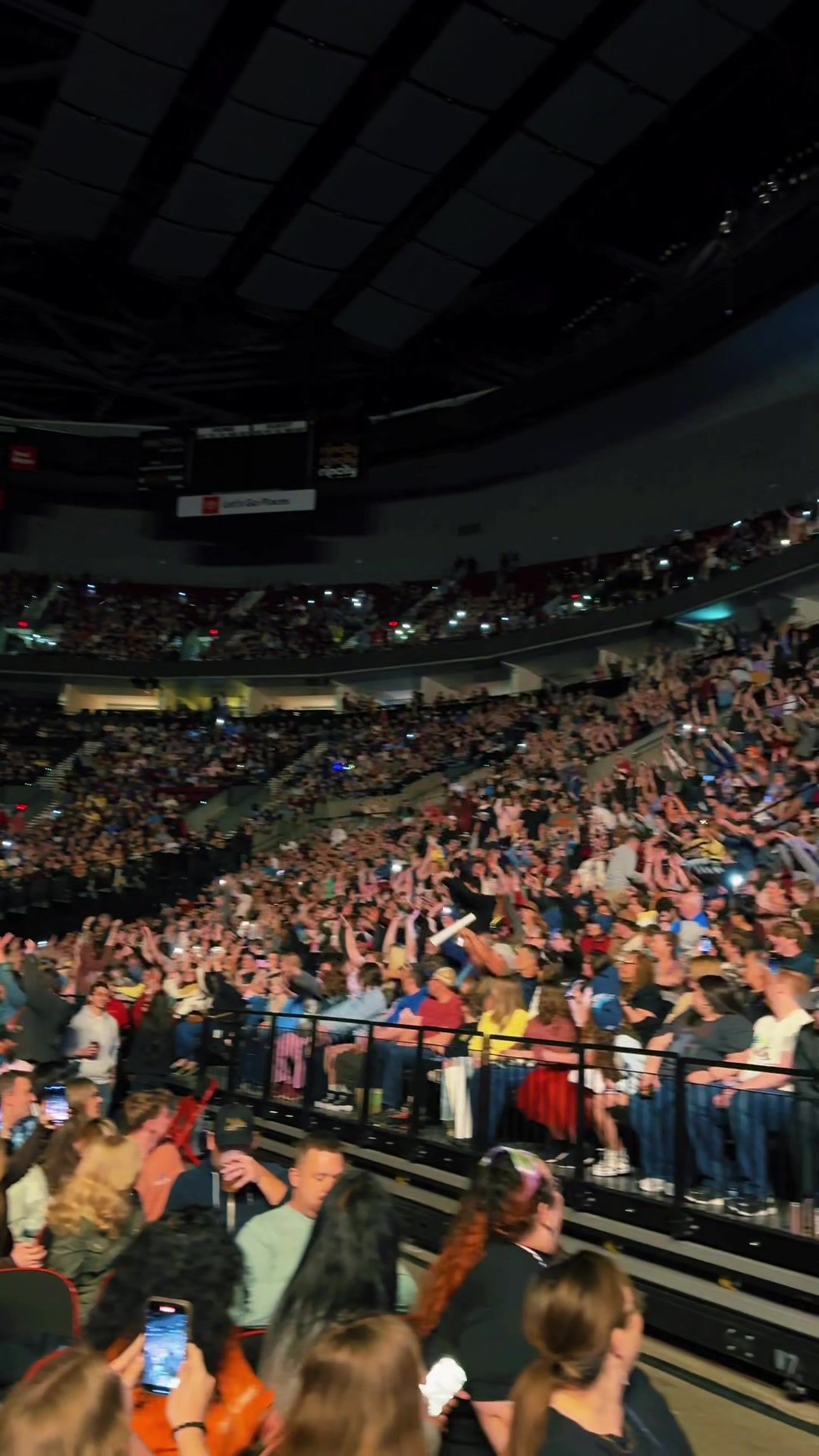 Video post by @moda_center on TikTok