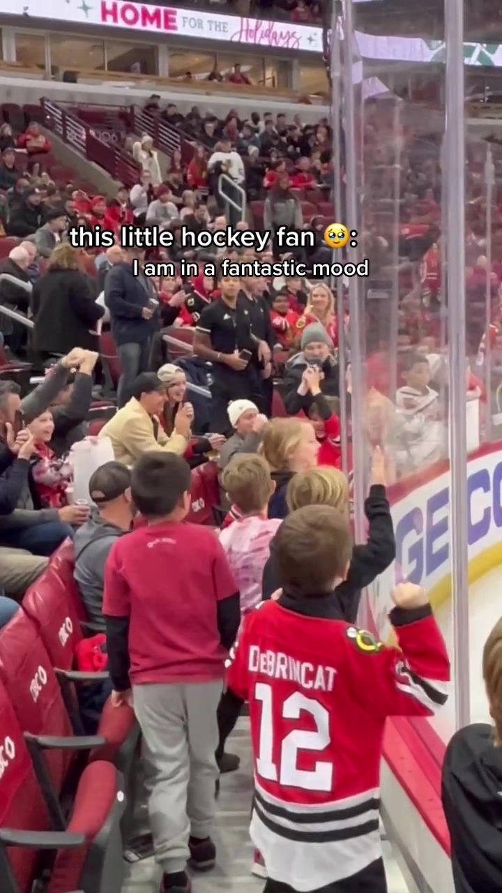 Video post by @nhlblackhawks on TikTok