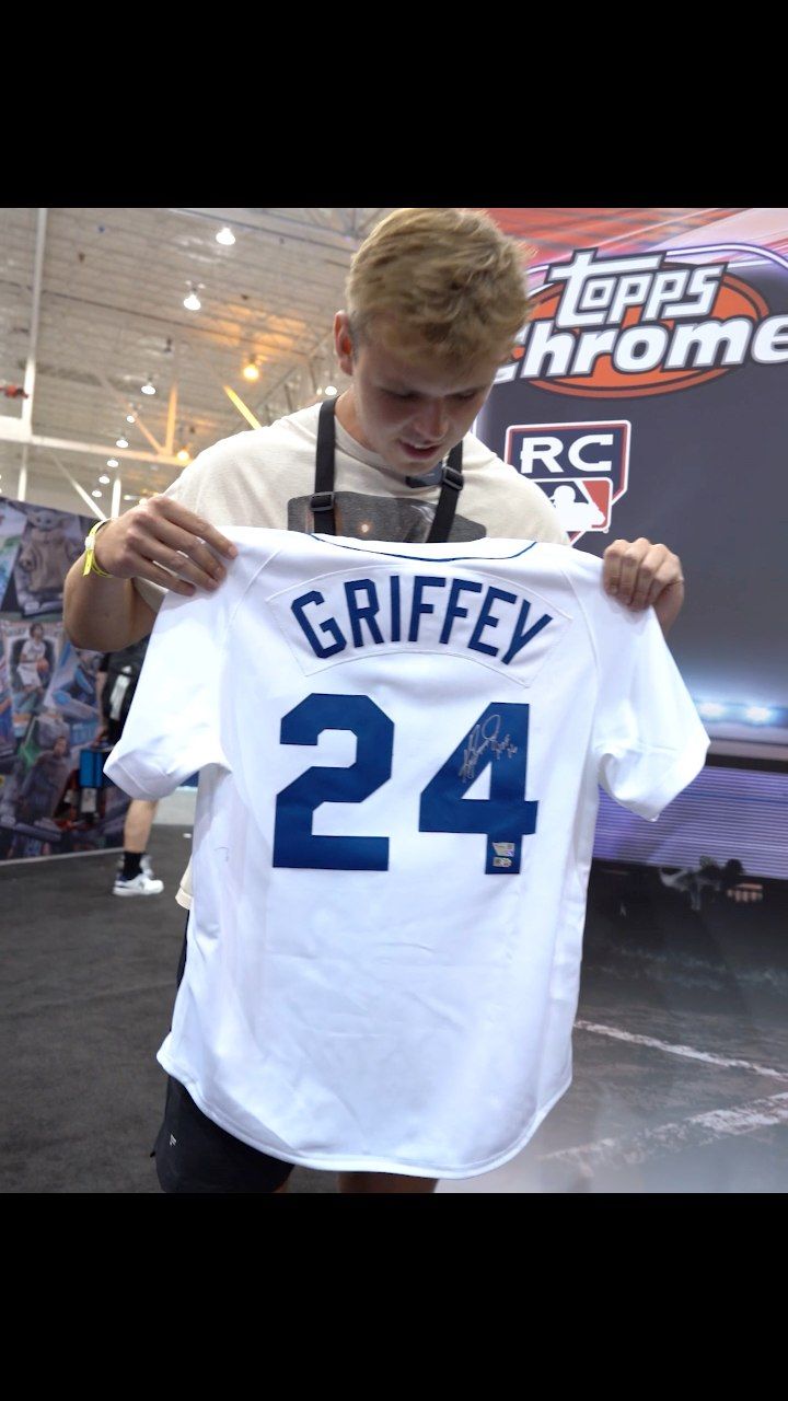 Video post by @Fanatics on Facebook