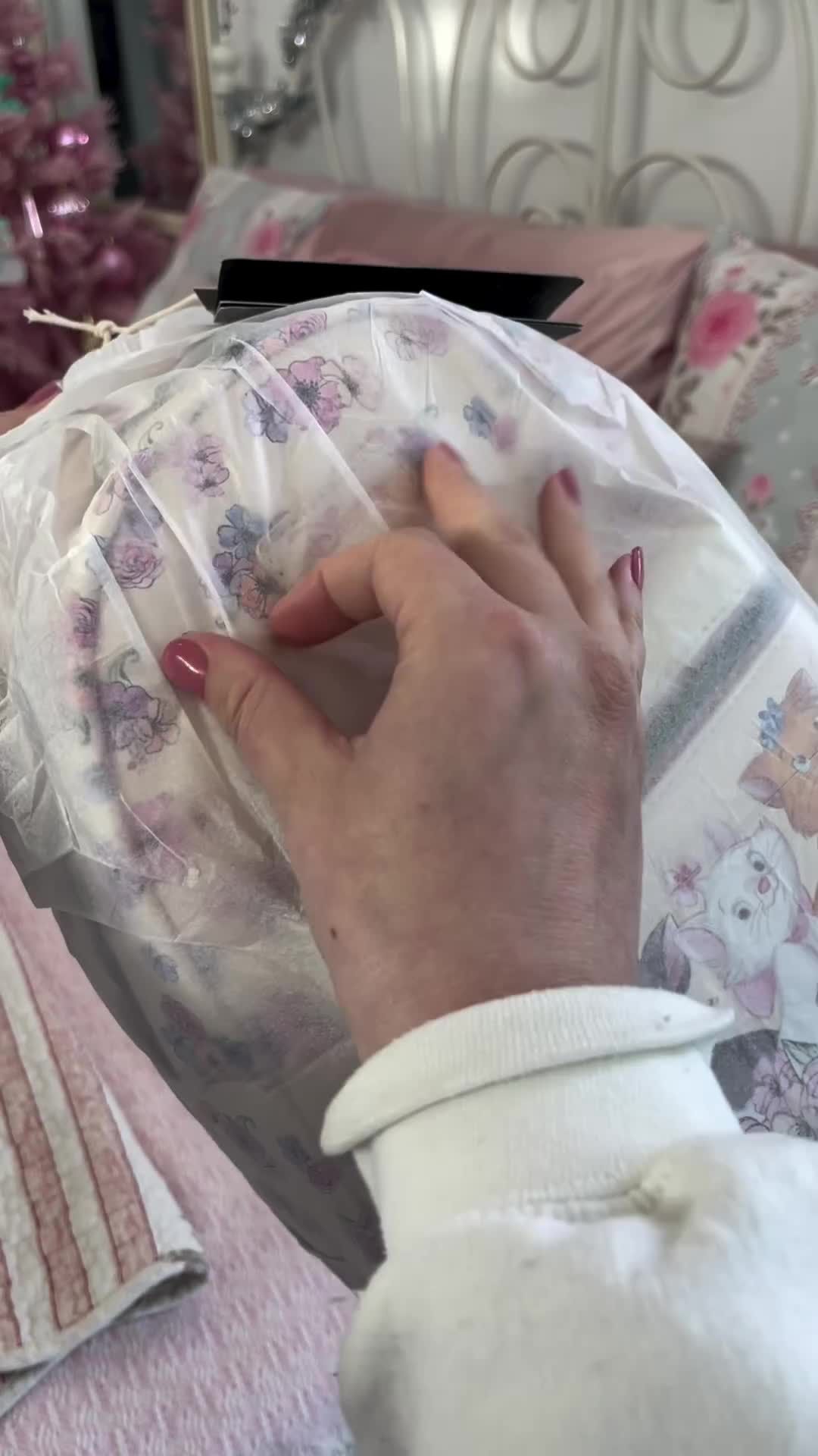 Video post by @snugzmeow on TikTok