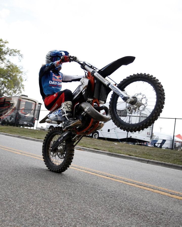 Image post by @DayInTheDirtDownSouth on Facebook