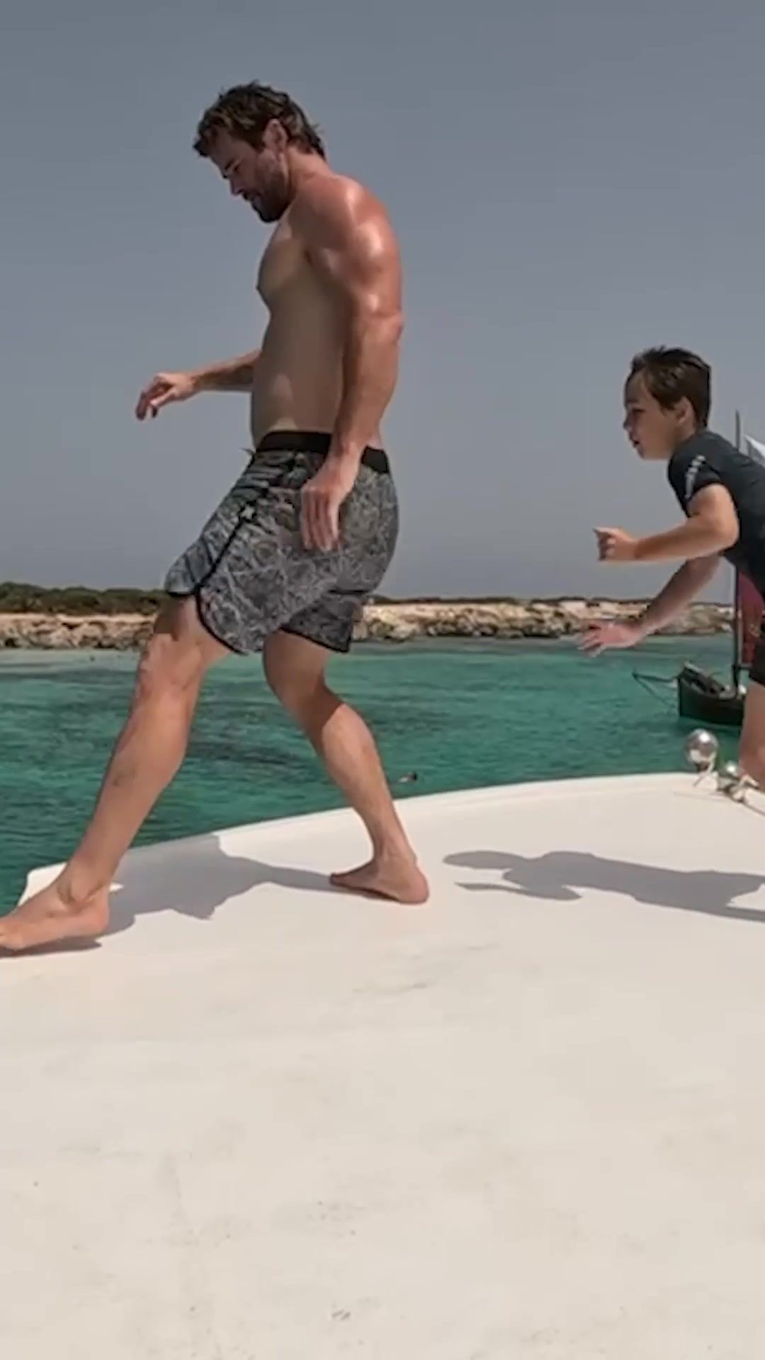 Video post by @chrishemsworth on TikTok