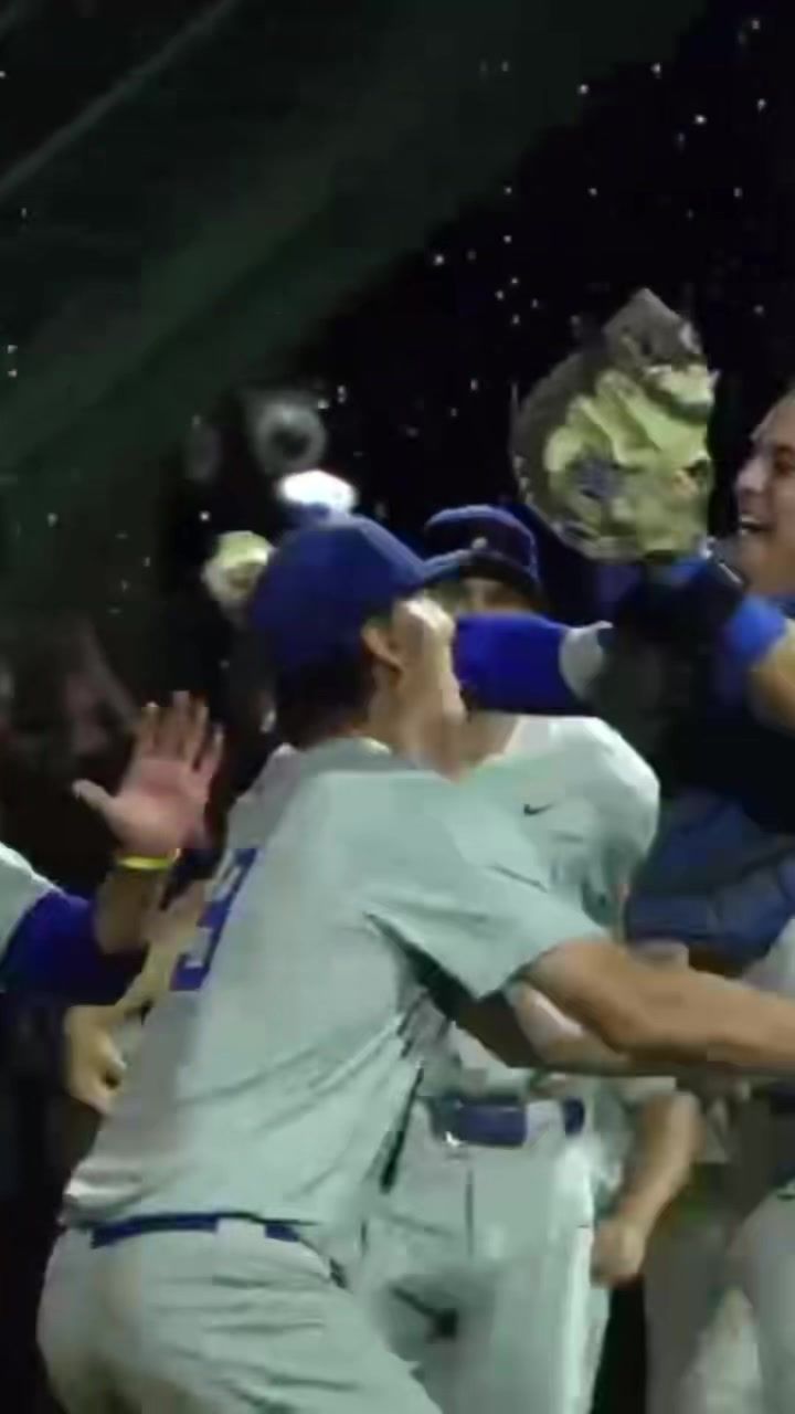 Video post by @jucows on TikTok