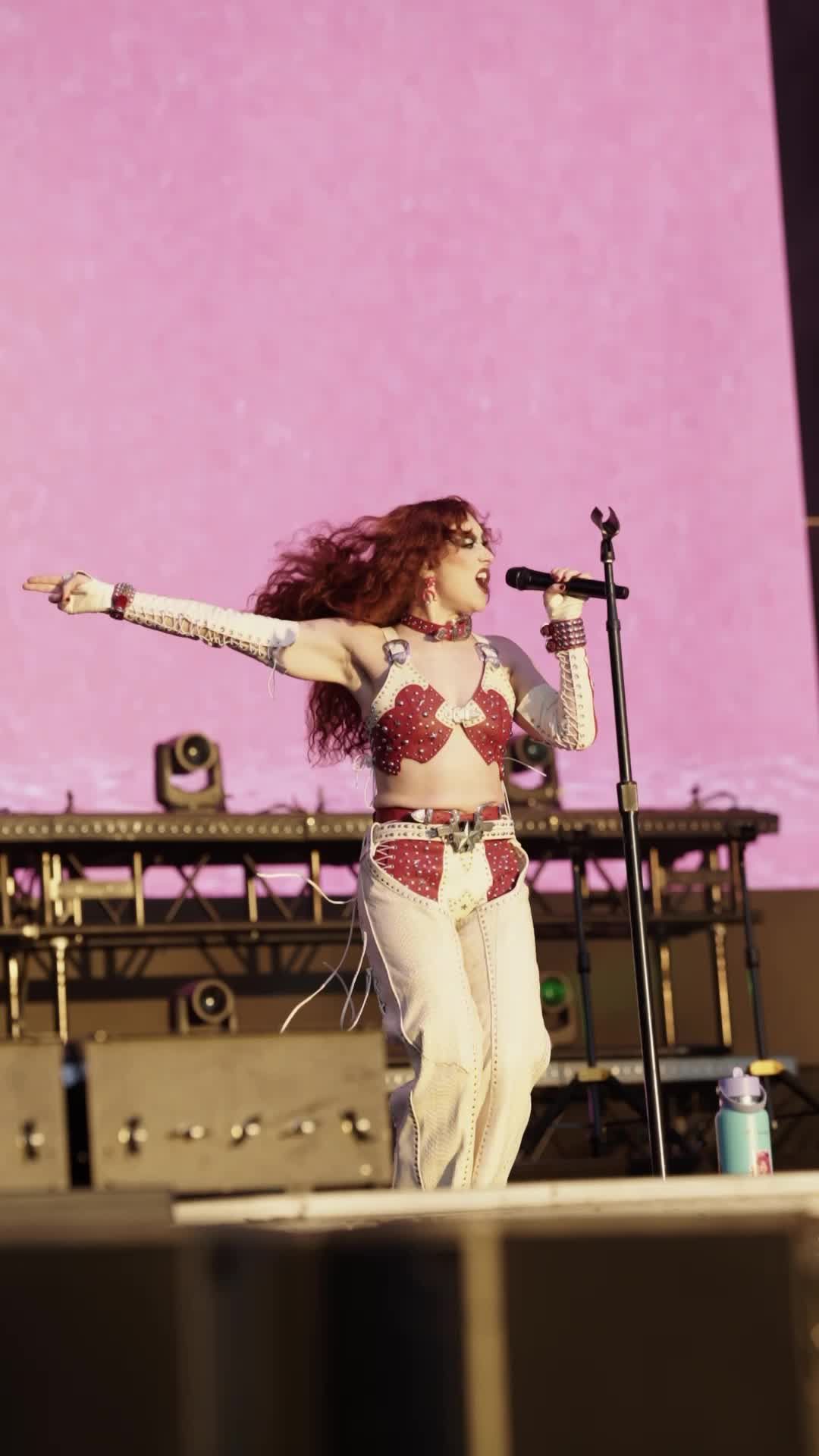 Video post by @respectivetok on TikTok