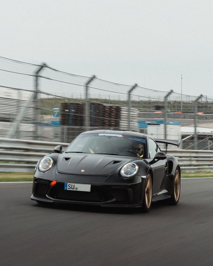 Image post by @prjct.alex on Facebook