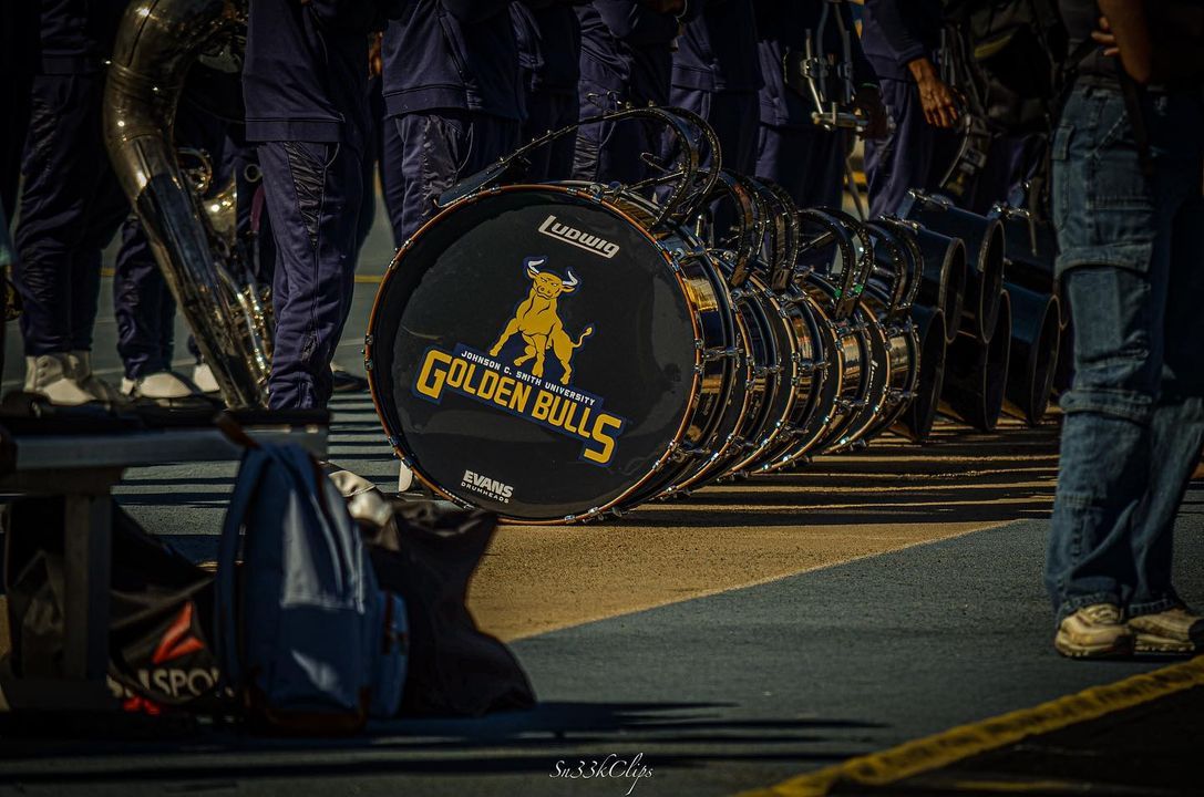 Image post by @sn33kclips on Facebook