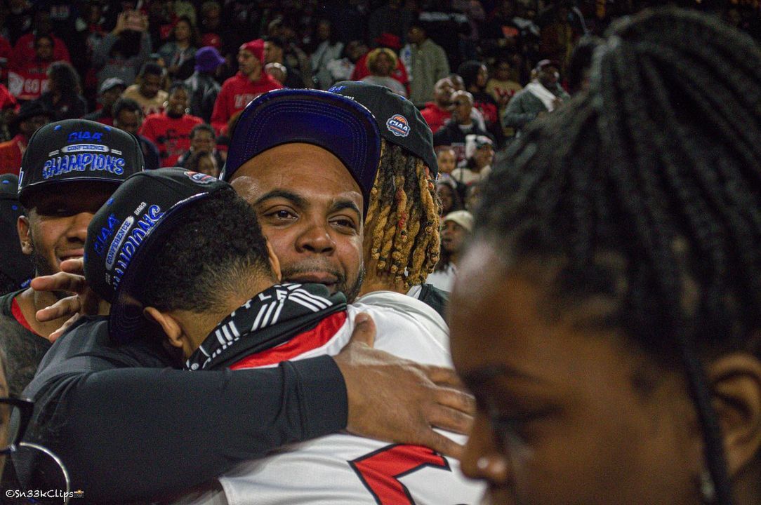 Image post by @sn33kclips on Facebook