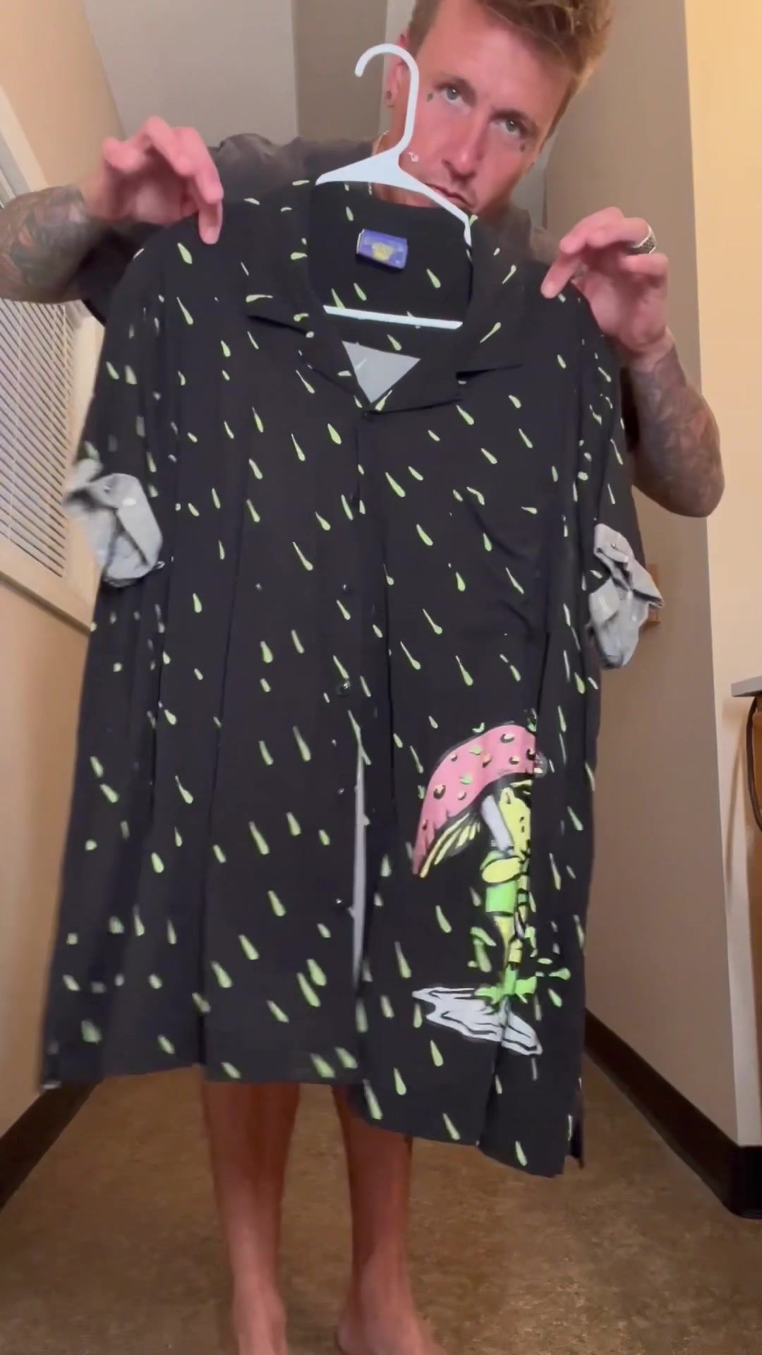 Video post by @paparoach on TikTok