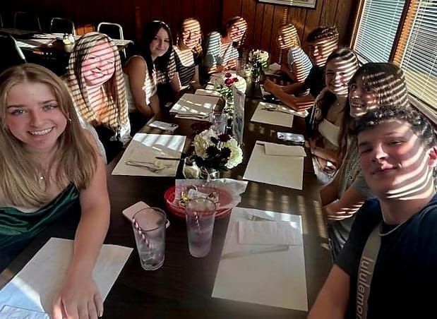 Image post by @mariosdubuque on Facebook