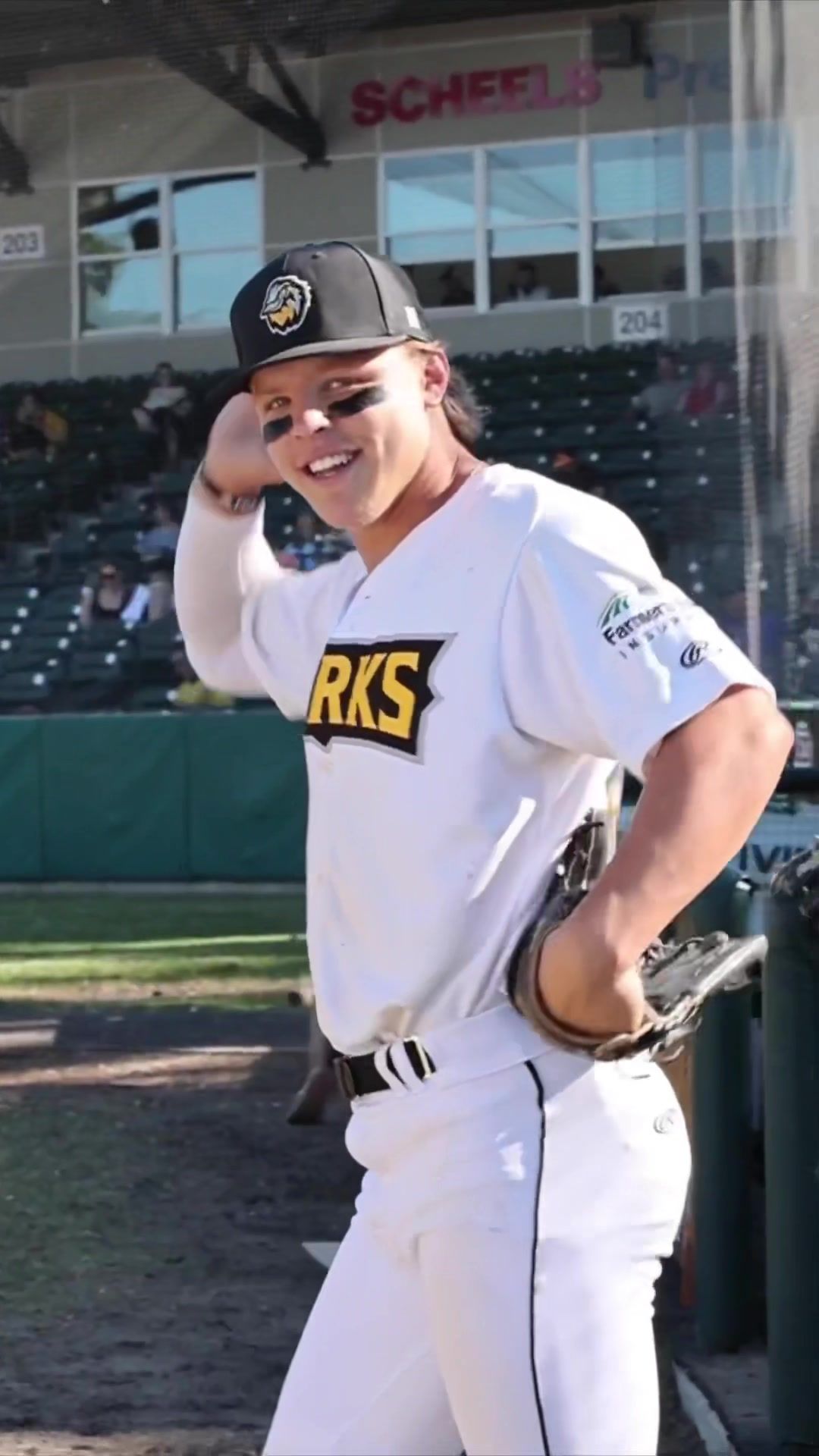 Video post by @bismarcklarks on TikTok