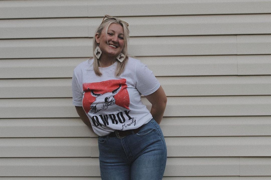 Image post by @shophoneydoos on Facebook