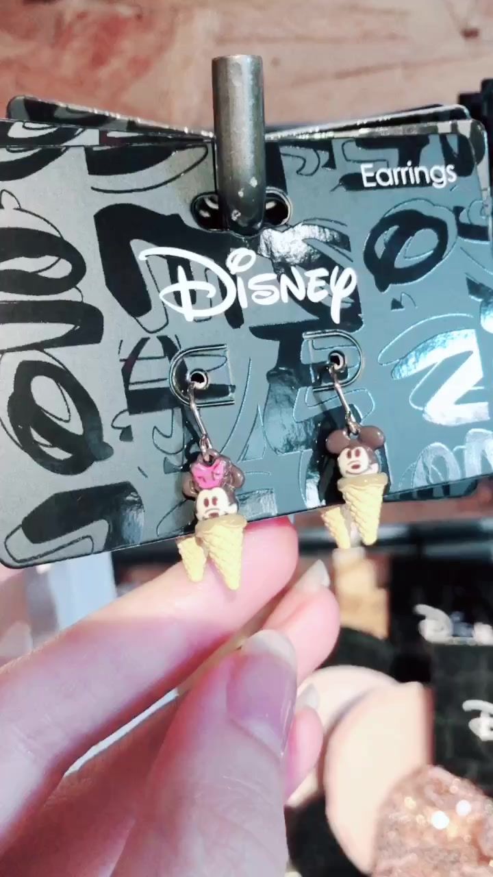 Video post by @snugzmeow on TikTok