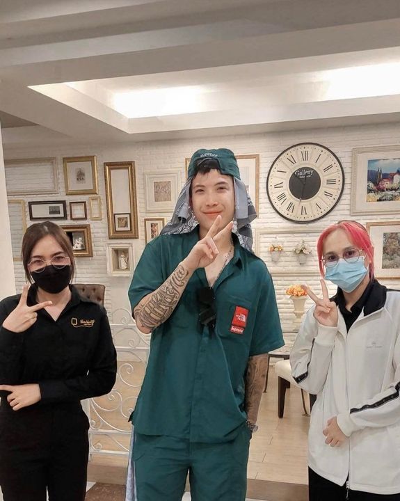 Image post by @gallerylakeview on Facebook