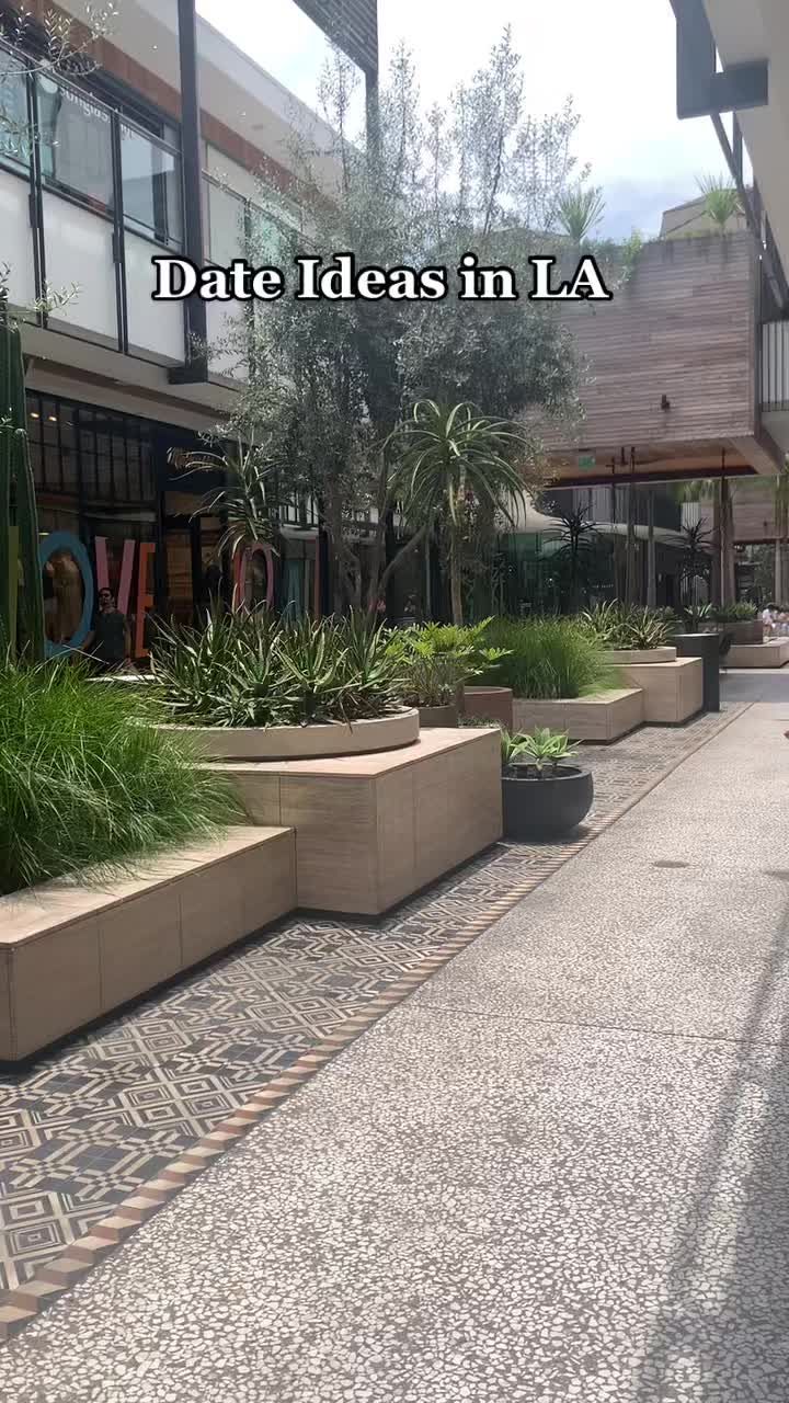 Video post by @theblinkdate on TikTok