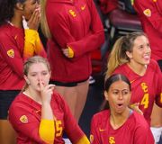 It’s a 𝘽𝙡𝙤𝙘𝙠 𝙋𝙖𝙧𝙩𝙮 🙌
.
🎥: @devyfx 
.
.
#volleyball #usc #uscvolleyball #uscathletics