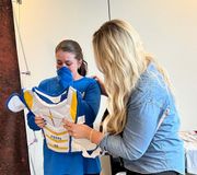 Tonight, thanks to @eastonfastpitch, I got to do something REALLY special for someone who REALLY deserved it.

2.5 months ago I had the crazy idea to ask Easton to create player-specific, ultra-custom catcher’s gear for the Easton-sponsored teams at the #WCWS.

We met with senior, @delanieewisz’s family, talked to her friends & created MEANINGFUL & PERSONAL gear- our goal was to make her feel like a big-leaguer.

I’ve never seen a cooler, more personal set of gear & Lanie’s emotional response made it one of my most favorite WCWS memories to date.

To know Lanie is to love Lanie & my hope is that this gear helps her feel how I see her: a beautiful, confident, badass leader.

This gear boasted so many personal elements- an exact replica of her sister @swiszzz’s scar, but we turned it into a cross.

Her handwritten tattoo she has for her brother Hunter who’s now in heaven.

Her siblings initials, an American Flag, her autograph stamped all over it, her number & so much more.

This passion-project & the fact that Easton allowed me to do this is only one of the many reasons I am SO proud to represent this brand.

To Delanie & the entire Wisz family, I love you all; I hope you love this gear & will cherish this memory forever, like I will.