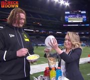 Ben Bartch and @colleenwolfe made (and drank) the infamous smoothie that helped Bartch pack on 60 pounds at the Combine. 😳(via @thecheckdown)