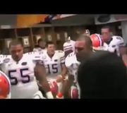 .@TimTebow sure knew how to hype 'em up at the half. 😤 https://t.co/uz7JTIf3Z8